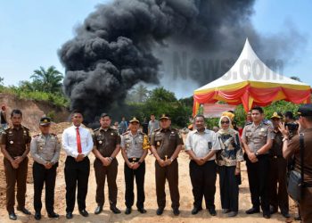 Kejari Idi Musnahkan Ratusan Ton Minyak Mentah