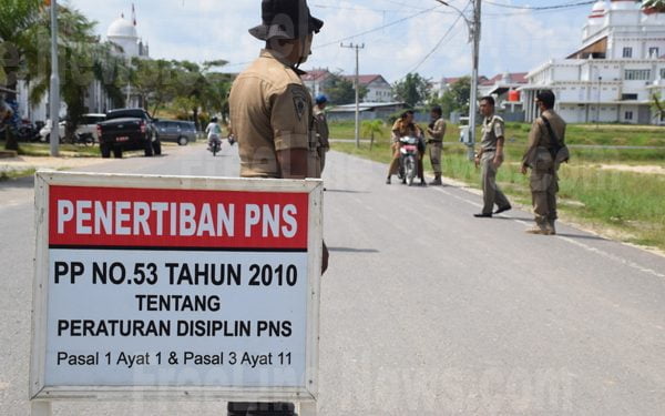 Satpol PP Aceh Timur Razia ASN Bolos