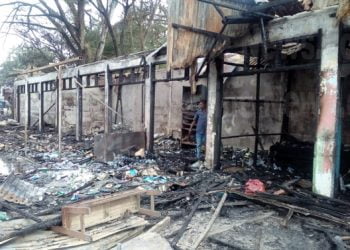 20 Unit Kios Pasar Buah Ludes Terbakar di Kuala Simpang