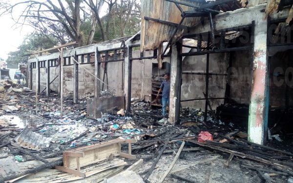 20 Unit Kios Pasar Buah Ludes Terbakar di Kuala Simpang