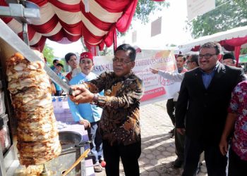Wali Kota Banda Aceh Buka Bazar Amal Khas Turki