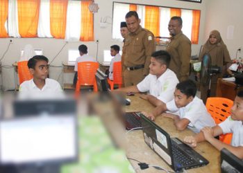 Rocky Janjikan akan Tambah Komputer Untuk UNBK SMP Tahun Depan