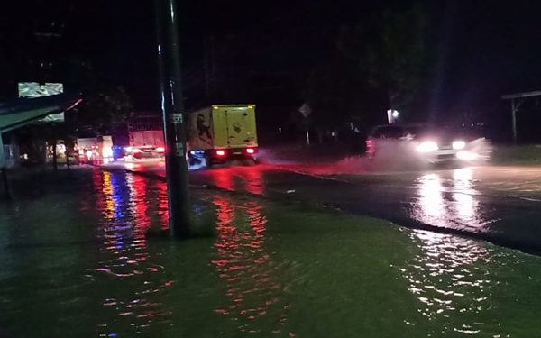 Hujan Guyur Pantai Timur, Jalan Lintas Nasional Kawasan Pereulak Barat Tergenang