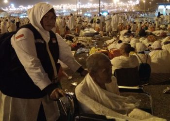Buk Yus Sang Perawat Yang Rela dan Sepenuh Hati Merawat Jamaah Haji Tertua