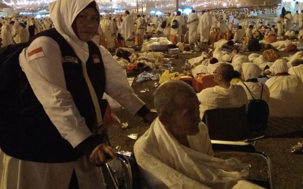 Buk Yus Sang Perawat Yang Rela dan Sepenuh Hati Merawat Jamaah Haji Tertua