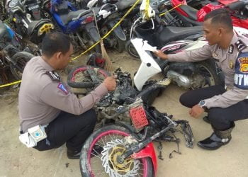 Laka Tengah Malam, Pengendara Sepmor SONIC Tergilas Tronton