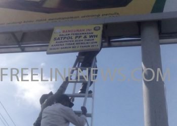 Satpol PP Aceh Timur Segel Empat Billboard Ilegal di Idi