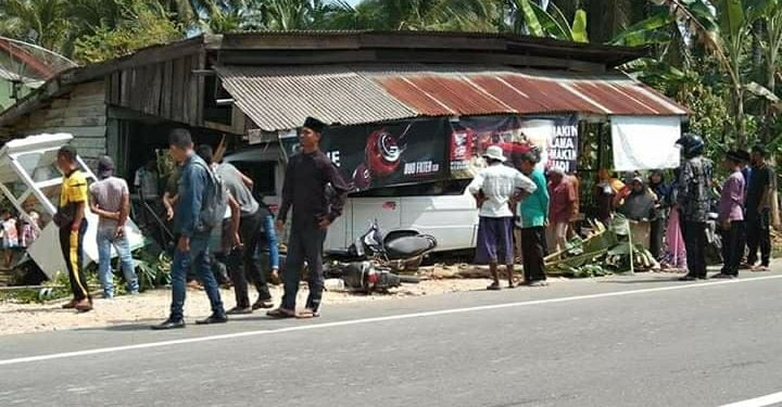 Pecah Ban Mopen L300  Hantam Warung