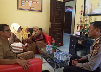 Dukung Polisi Saweu Sikula, Kepsek SMA Sederajat Silaturrahmi Ke Polsek Idi
