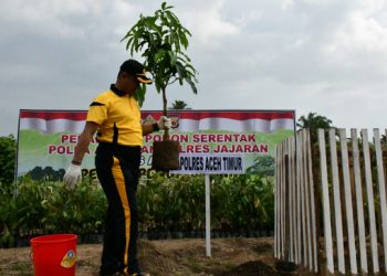 Polri Peduli Lingkungan, Polres Aceh Timur dan JajaranTanam Ribuan Pohon
