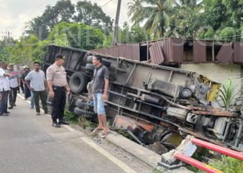 Ini Akibatnya Jalan Lebar Jembatan Sempit, Rambu Tak Ada