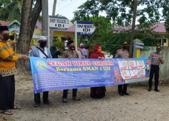 Peduli dan Cegah Penyebaran COVID 19, SMAN 2 Idi Bagi Masker