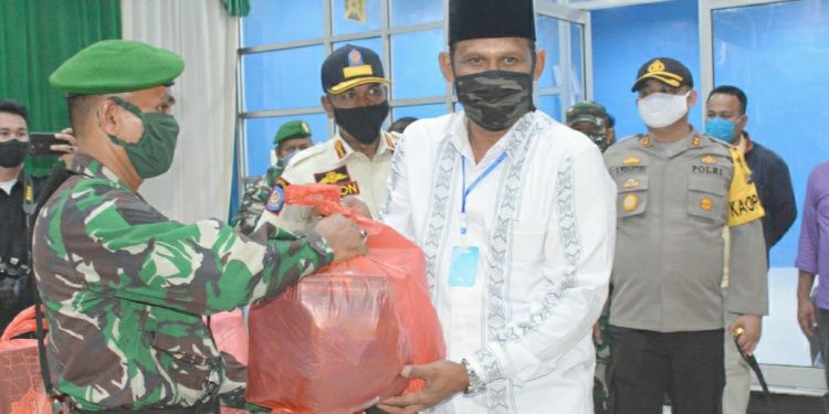 Cegah Covid -19 Bupati Rocky Minta Petugas Tes Suhu Tubuh Penumpang Mopen