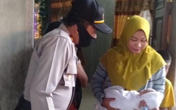 Subuh Kaget, Warga Paya Deman Sa Temukan Bayi Perempuan