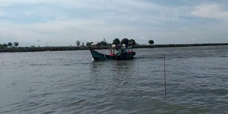 Satu Unit Kapal Nelayan Asal PPN Idi Ditabrak Kapal Besar