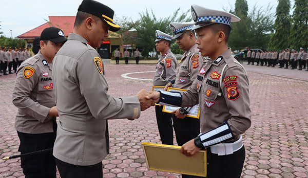 Ini Empat Personel Lantas Dapat Penghargaan dari Kapolres Aceh Timur