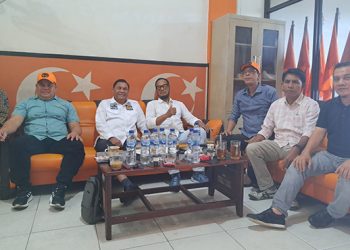 Wajah Gembira Abdullah Puteh Ketika Menyapa DPW PNA Aceh Tamiang
