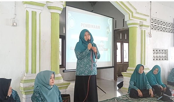 Ny. dr. Maizarniwati MahyuddinMelalui Pembinaan Gammawar TP PKK Dapat Menanggulangi Stunting