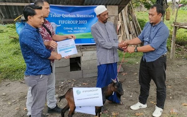 FIFGROUP Amitra Idi Rayeuk Serah Kambing Kurban