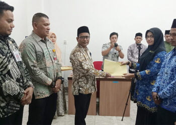 Penjabat Bupati Aceh Timur Serahkan Ratusan SK PPPK