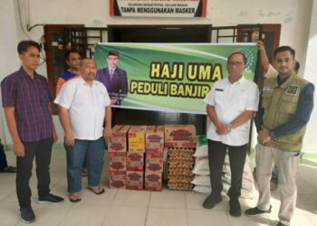 Pejabat Bupati Aceh Timur Terima Bantuan Banjir dari Haji Uma
