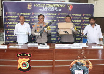 Kapolres Aceh Timur AKBP Nova Terima Serahan Dua Pucuk Senpi Sisa Konflik