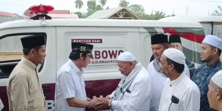 Prabowo Sumbang Satu Unit Mobil Ambulance ke Dayah Paya Pasi