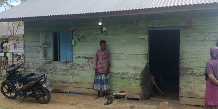 Hj Aisyah Ismail (KAK IIN) Caleg DPRA PA Terangi Rumah Abd Salam