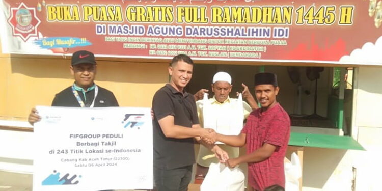 Lanjutkan Tradisi Kebaikan, FIFGROUP Aceh Timur Tebar Takjil Jelang Akhir Ramadan