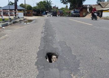 Lubang di Jembatan Punti Lintas Nasional Idi Cut Sering Telan Korban