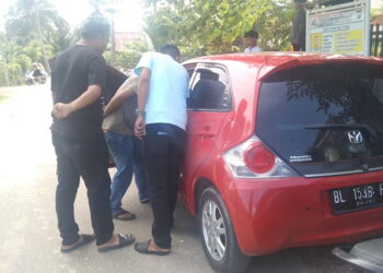 Mobil Bendahara Desa di Idi Dibobol Maling