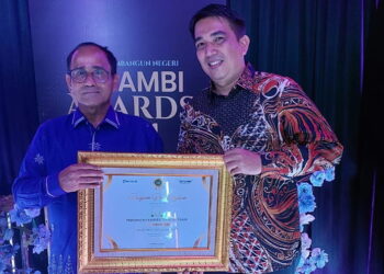 Penjabat Bupati Ir Mahyuddin Terima Serambi Awards 2024