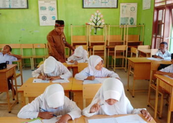 Tinjau Tes Hasil Belajar, Kabid PSD Imbau Guru Perhatikan Siswa