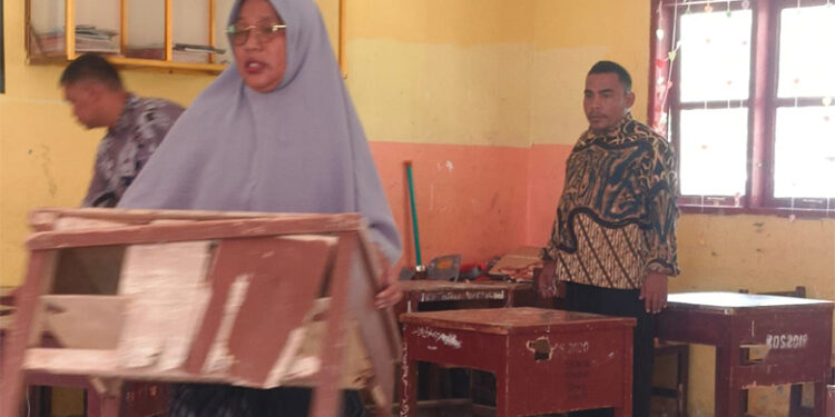 Disdik Aceh Timur Perbaiki Mobiler di SDN 1 Darul Aman