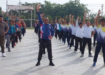 Pj Bupati Aceh Timur Pisahkan ASN Saat Senam Pagi