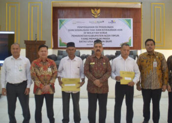 135 ASN Aceh Timur Terima SK Pensiun