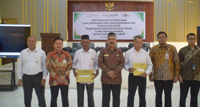 135 ASN Aceh Timur Terima SK Pensiun