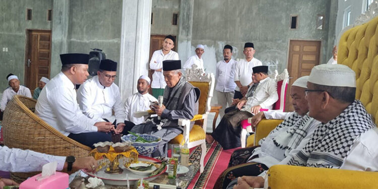 Pasangan Bacalon Bupati Aceh Timur ‘SAH’ Geupeusijuek oleh Ulama Kharismatik
