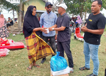 H Sulaiman Tole Santuni Korban Abrasi Pantai di Aceh Timur