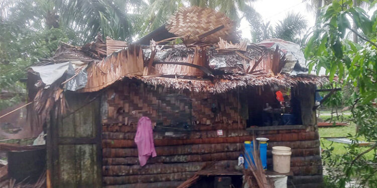 Puting Beliung Hantam Peureulak Timur Puluhan Rumah Rusak Parah