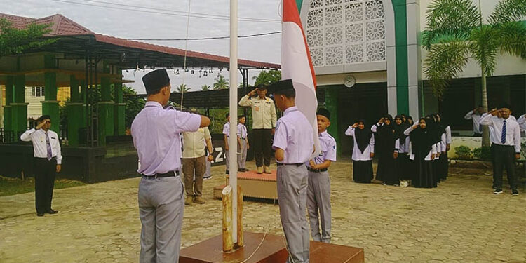 Kasatpol PP Aceh Timur Semangati Siswa/i MAN IC Idi