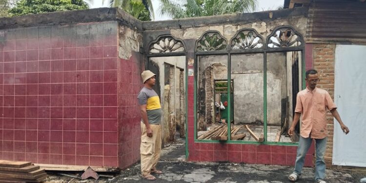 Jelang Pilkada Rumah Permanen Milik Wak Su Ludes Terbakar