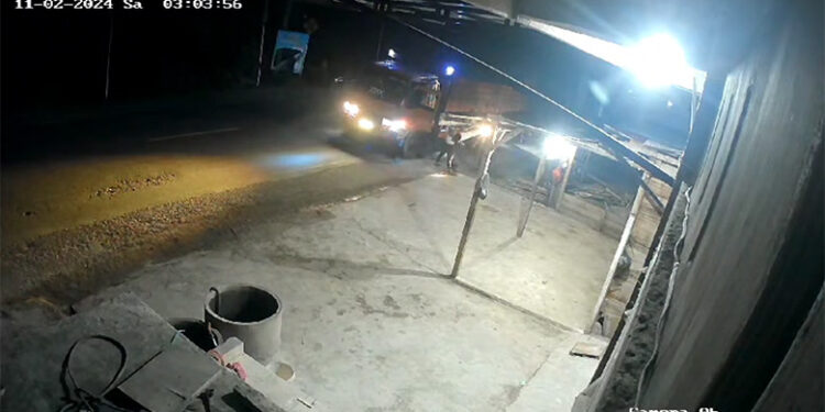 Lihat Video CCTV Pelaku Merusak APK Sulaiman-Abdul Hamid (SAH)