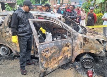 Mobil Pendukung Paslon Sulaiman Tole-Abdul Hamid Hangus Dibakar OTK