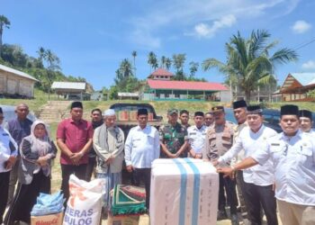 Pj Bupati Aceh Timur Bawa Bantuan Masa Panik ke Dayah Abu Kede Dua