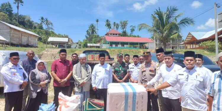 Pj Bupati Aceh Timur Bawa Bantuan Masa Panik ke Dayah Abu Kede Dua