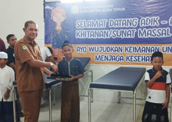 Akhir Tahun Dinkes Aceh Timur Sunat Puluhan Anak Kurang Mampu