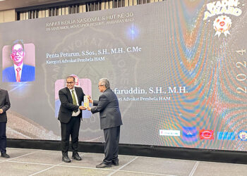 Safaruddin Ketua DPD Ikadin Aceh raih Award Advokat Pembela HAM