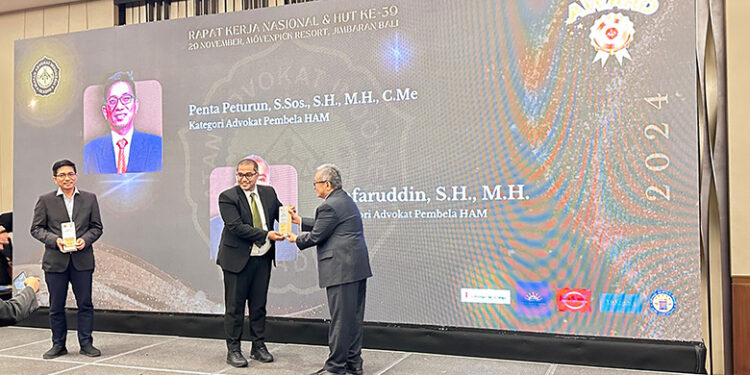 Safaruddin Ketua DPD Ikadin Aceh raih Award Advokat Pembela HAM