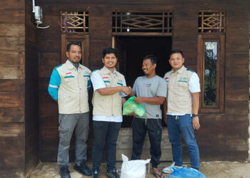 YBM PT. PLN (Persero) Terangi Rumah Nelayan Bagok